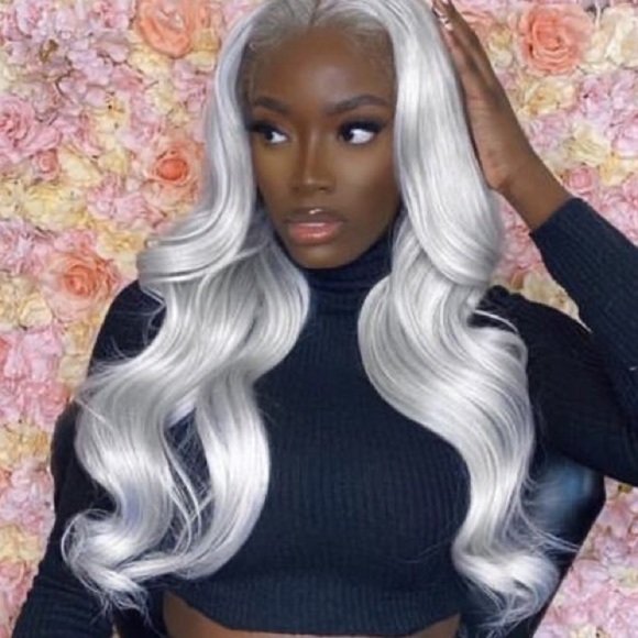 - 💫22” GREY BODY WAVY LACE FRONT WIG *NEW*